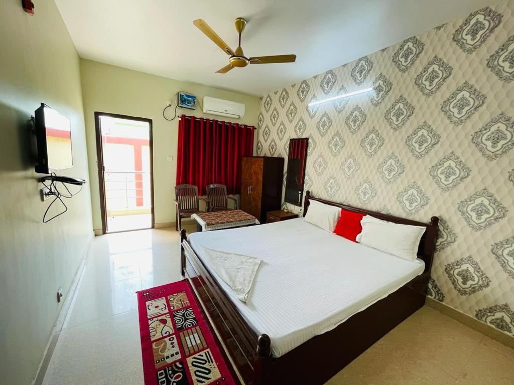 Hotel Lovely Star Inn ! Puri Buitenkant foto